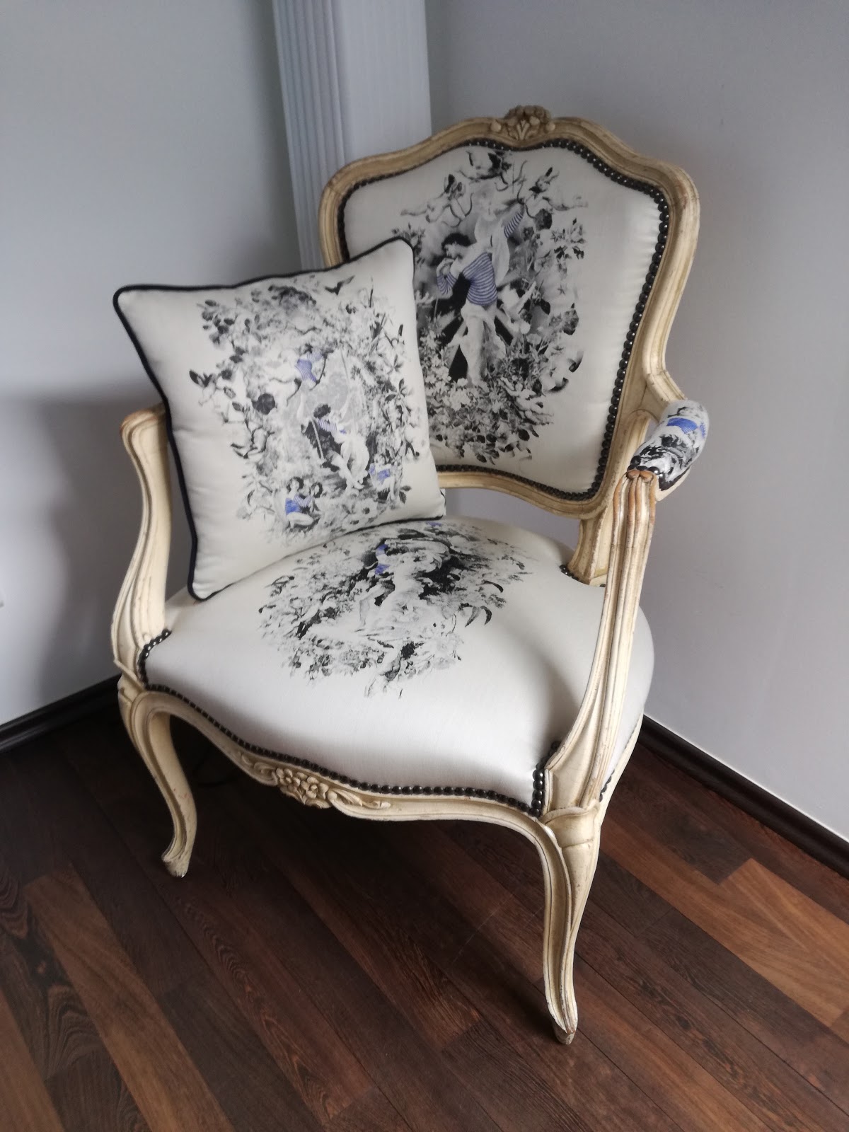 Artiss Decoration